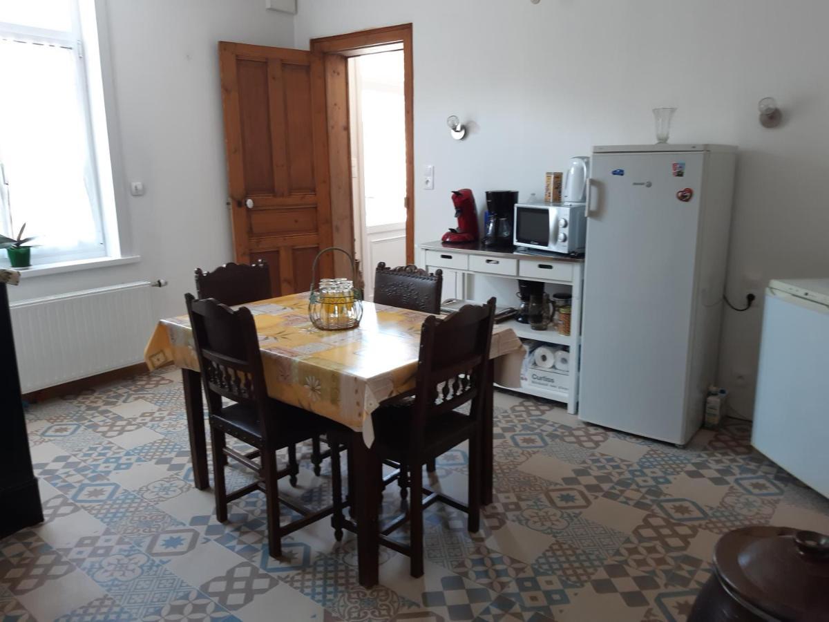 Au Coeur De L'Enclave Bed & Breakfast Moeuvres Ngoại thất bức ảnh