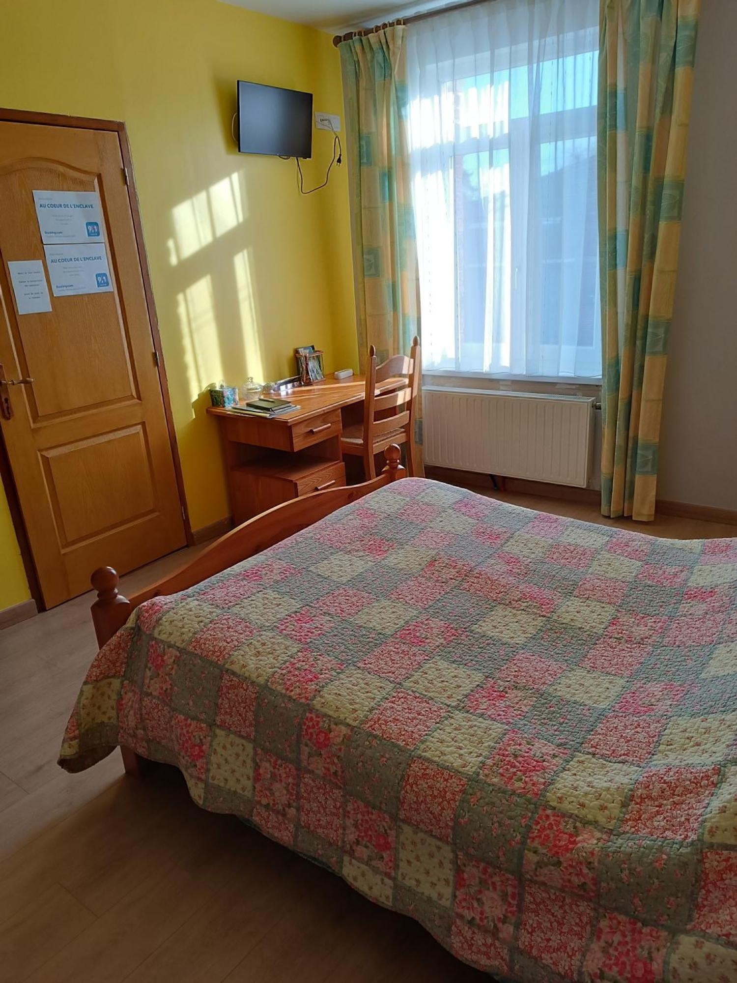 Au Coeur De L'Enclave Bed & Breakfast Moeuvres Ngoại thất bức ảnh